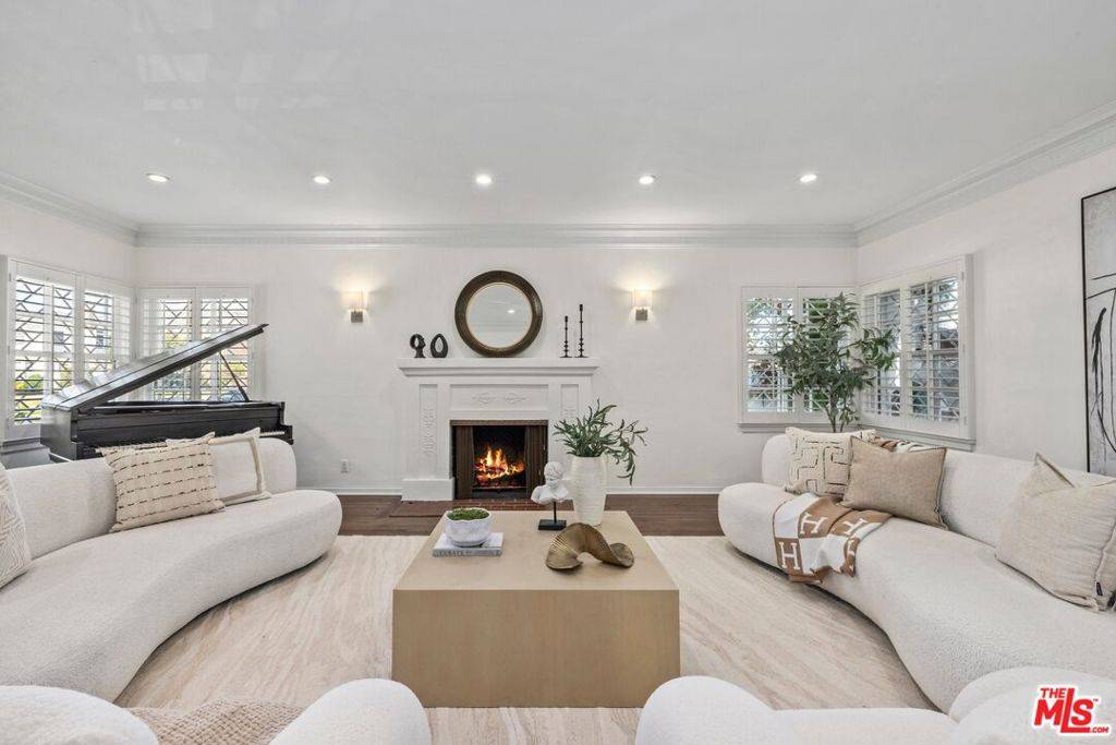 233 S Alta Vista BLVD, Los Angeles, CA 90036