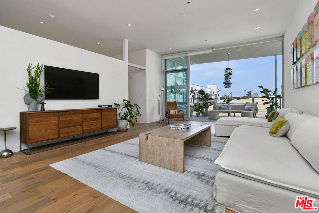 Marina Del Rey, CA 90292,4080 Glencoe AVE #312