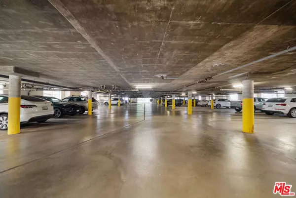 Santa Monica, CA 90402,605 San Vicente BLVD #206