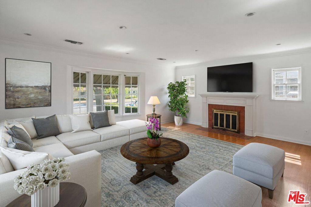Pasadena, CA 91107,2365 Las Lunas ST