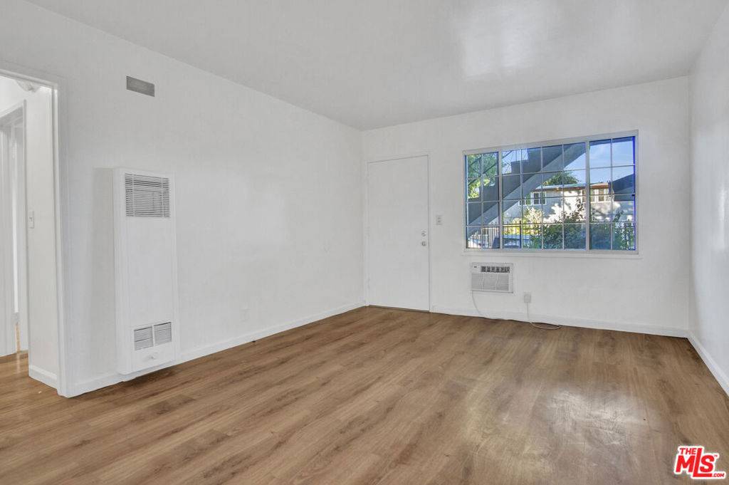 North Hollywood, CA 91605,13226 Vanowen ST