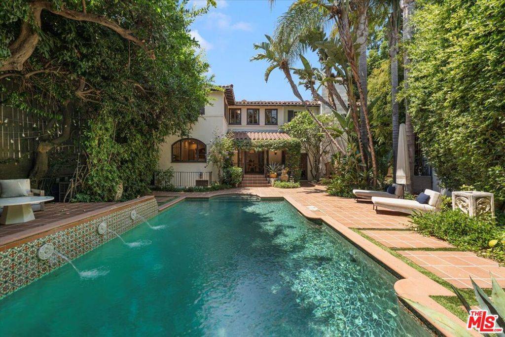 7040 Hillside AVE, Los Angeles, CA 90068