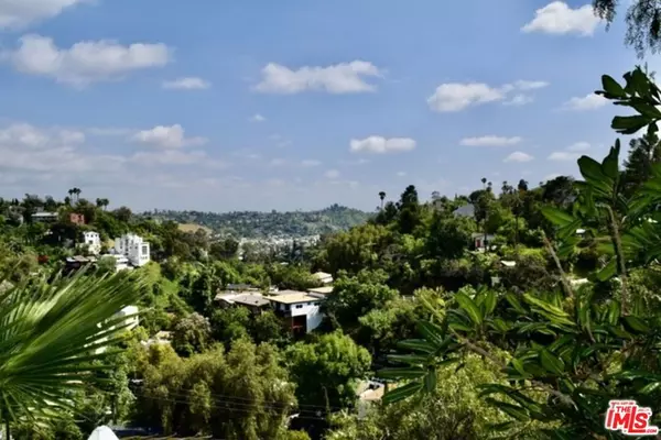 Los Angeles, CA 90065,627 Dimmick DR