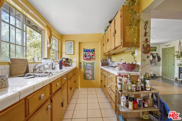 Los Angeles, CA 90065,627 Dimmick DR