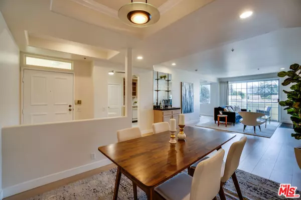 10824 Bloomfield ST #208, Toluca Lake, CA 91602