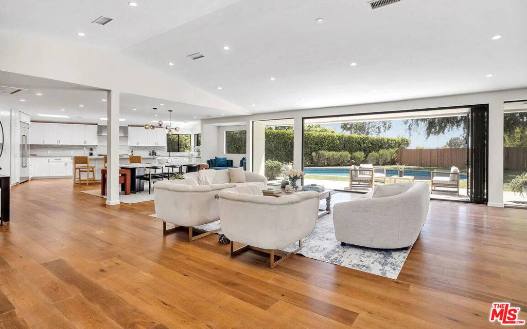 2239 Stradella RD, Los Angeles, CA 90077