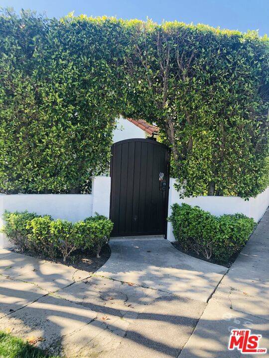West Hollywood, CA 90069,851 N Alfred ST #1/2