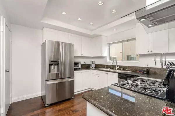 Tarzana, CA 91356,18550 Hatteras ST #32