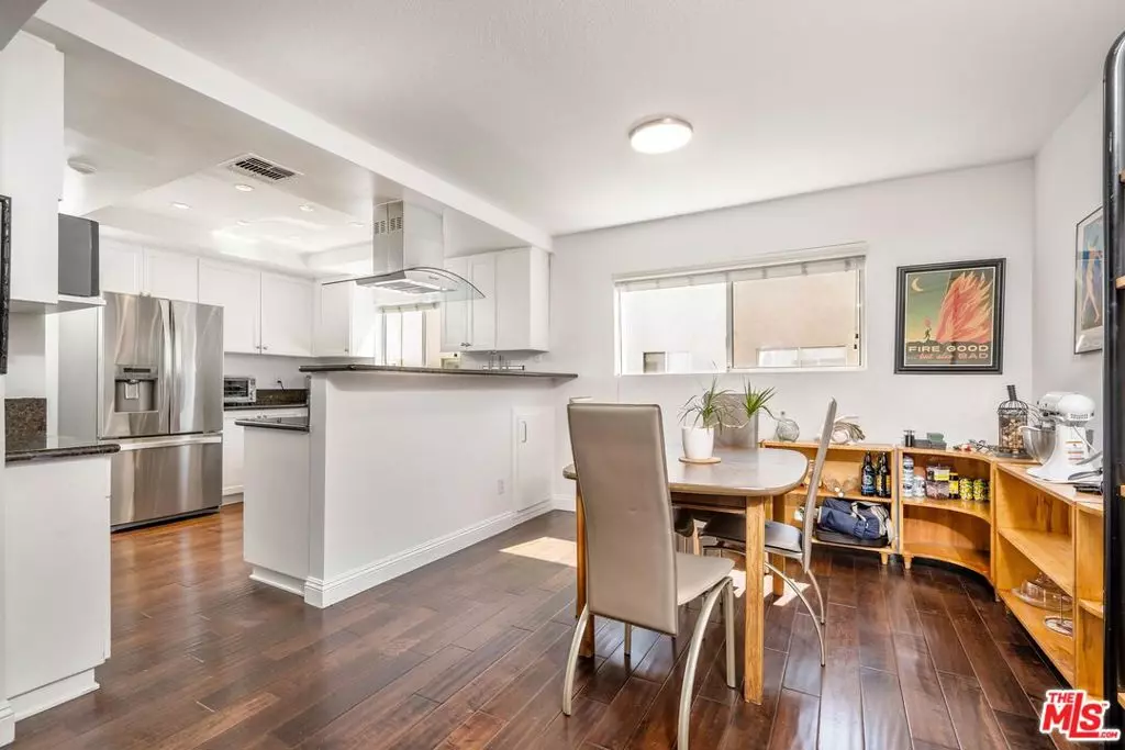 Tarzana, CA 91356,18550 Hatteras ST #32