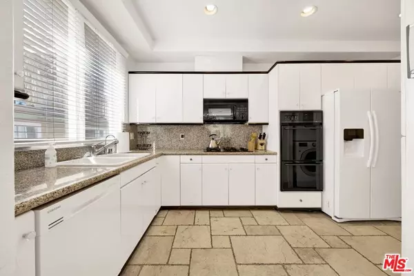 Los Angeles, CA 90049,11952 Montana AVE #303