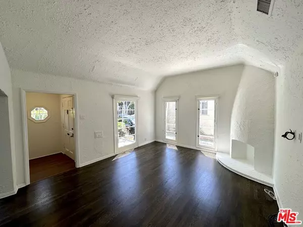 West Hollywood, CA 90048,9019 Rosewood AVE