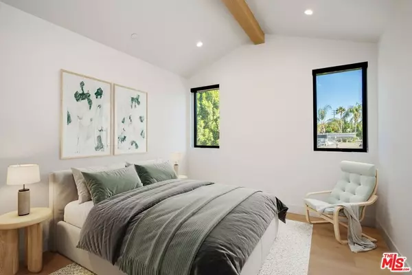 Woodland Hills, CA 91367,5658 Winnetka AVE