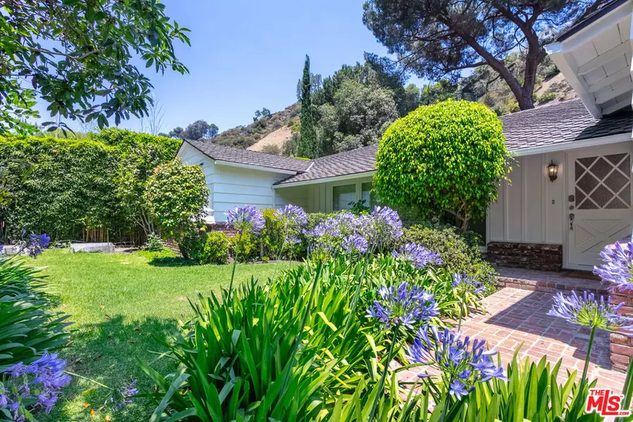 1876 Roscomare RD, Los Angeles, CA 90077