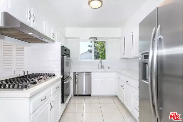 Los Angeles, CA 90077,1876 Roscomare RD