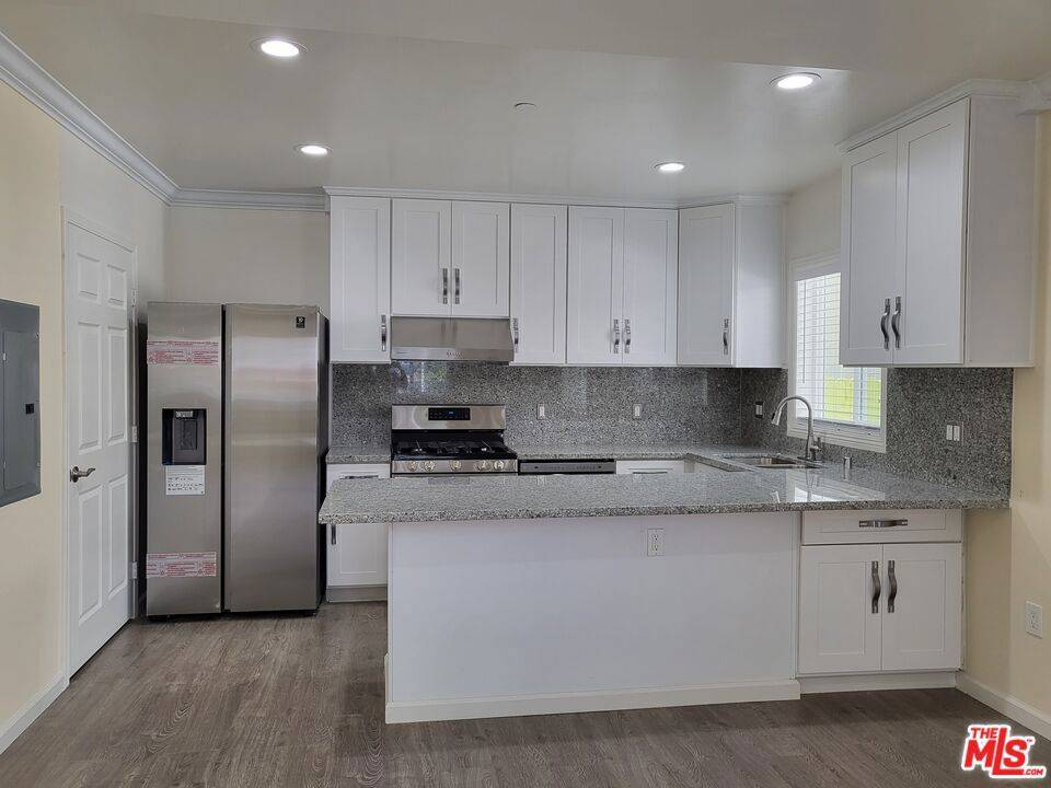 2758 W 12th ST, Los Angeles, CA 90006