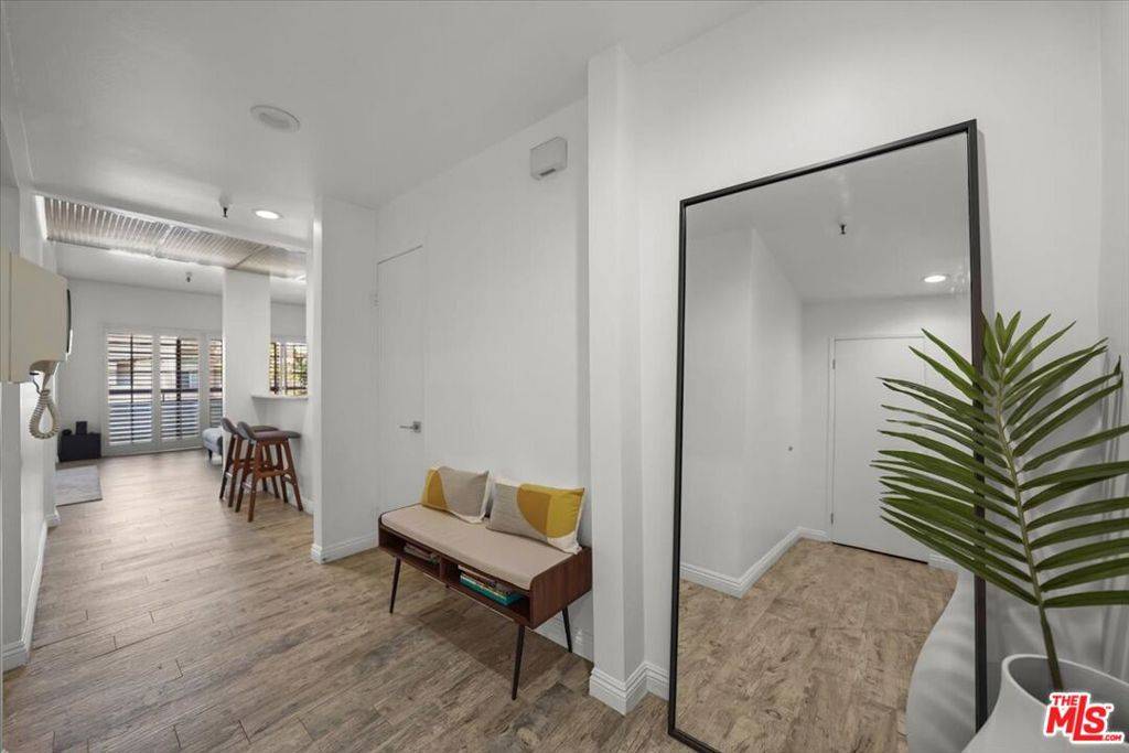 Sherman Oaks, CA 91403,14630 Dickens ST #203