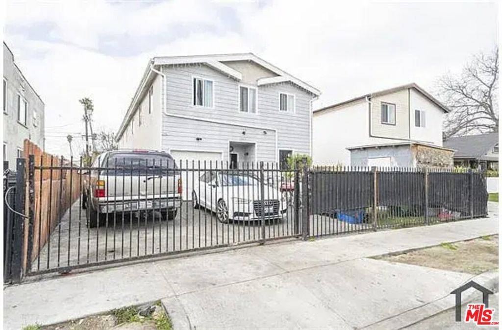 5917 Denver, Los Angeles, CA 90044