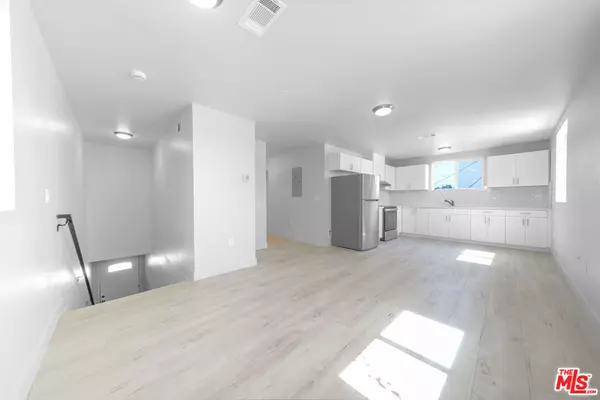 Los Angeles, CA 90003,238 84th PL