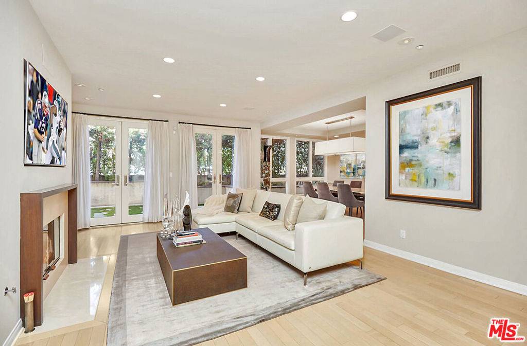 121 N Almont DR #103, Beverly Hills, CA 90211
