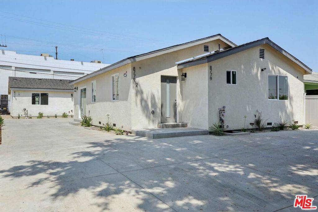 Los Angeles, CA 90047,8779 S Hobart BLVD