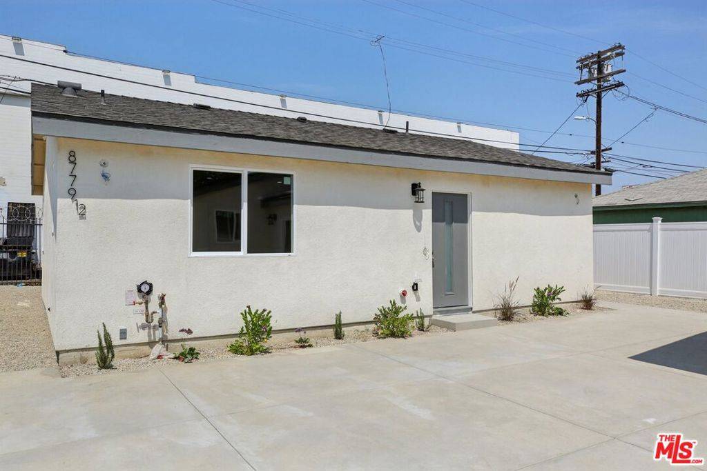 Los Angeles, CA 90047,8779 S Hobart BLVD