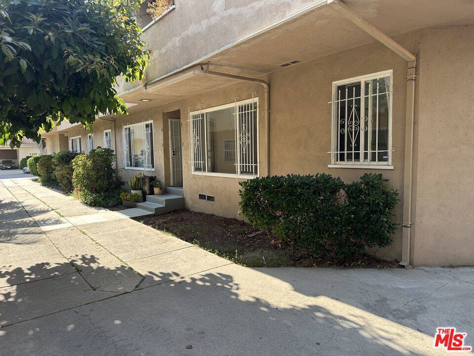 Los Angeles, CA 90035,1108 S Sherbourne DR #3