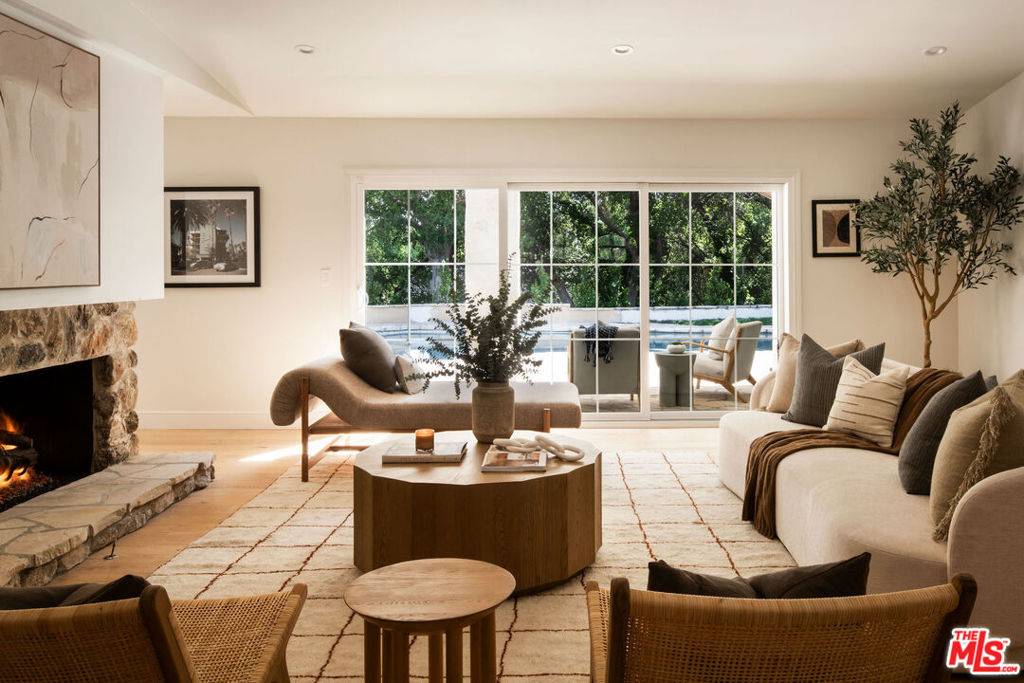 19507 Valdez DR, Tarzana, CA 91356