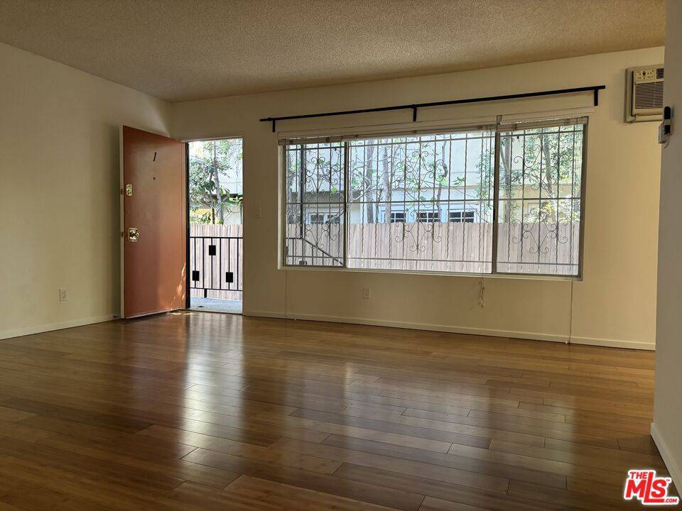 Los Angeles, CA 90028,1807 Taft AVE #1