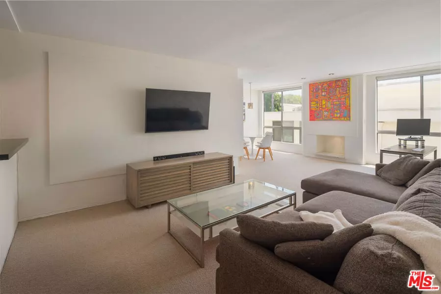 927 N Kings RD #303, West Hollywood, CA 90069