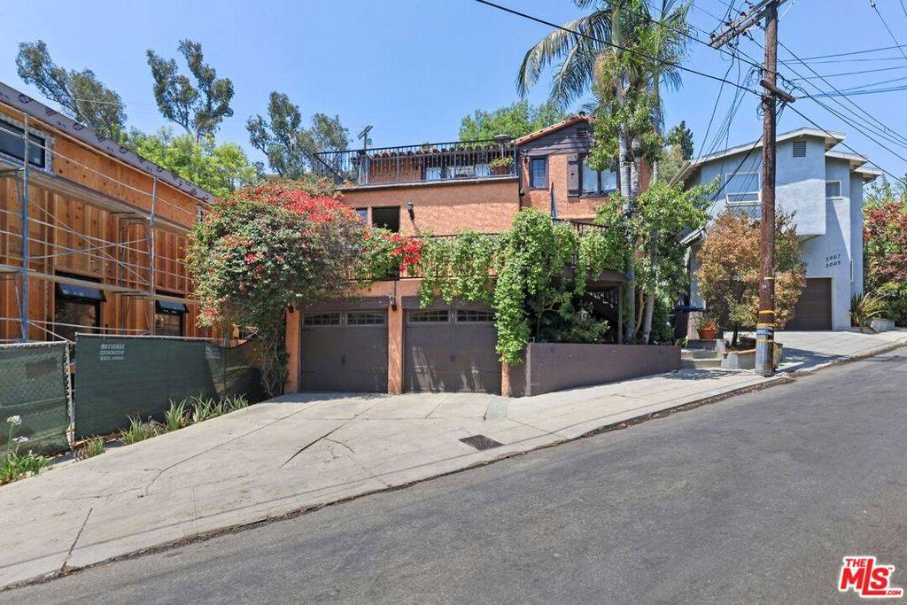 2001 Pinehurst RD, Los Angeles, CA 90068