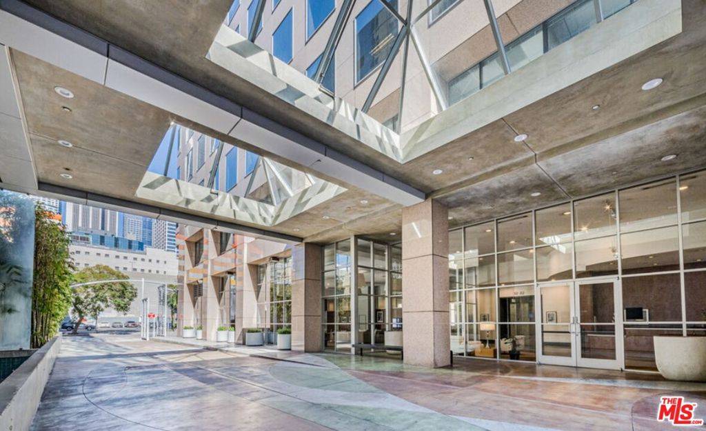 Los Angeles, CA 90017,801 S Grand AVE #2205