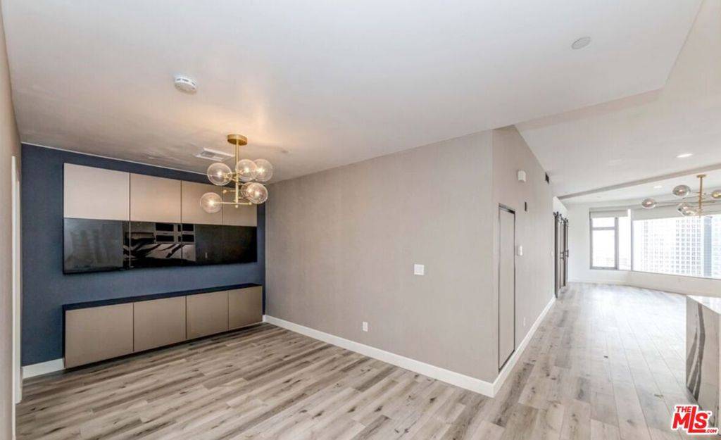 Los Angeles, CA 90017,801 S Grand AVE #2205