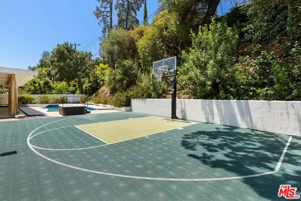 Los Angeles, CA 90077,15515 Hamner DR