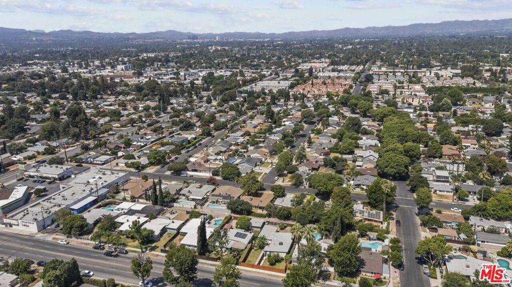 Reseda, CA 91335,7659 Lindley AVE #A
