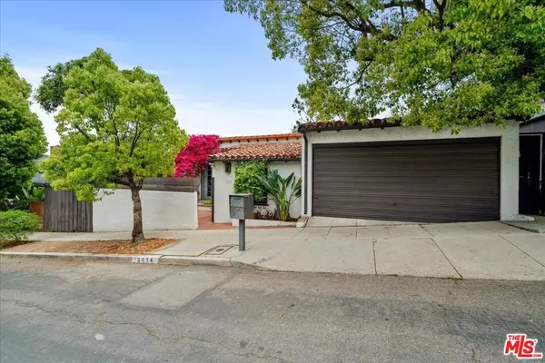 Los Angeles, CA 90068,3074 Lake Hollywood DR