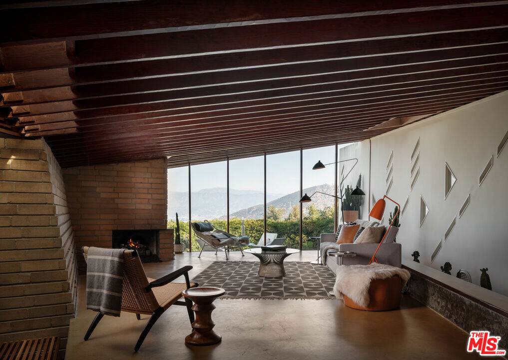 7316 Caverna DR, Los Angeles, CA 90068