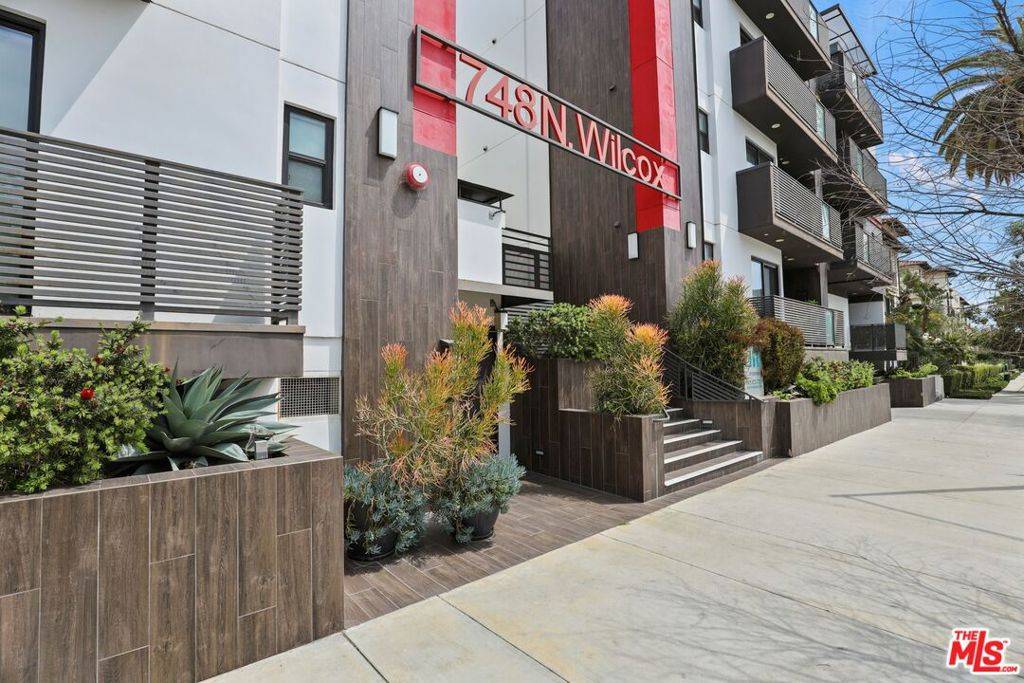 Los Angeles, CA 90038,748 Wilcox AVE #ph9