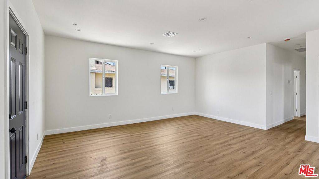 Los Angeles, CA 90003,244 W 82nd ST