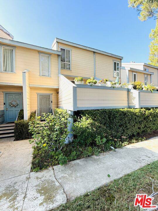 Chatsworth, CA 91311,9901 Independence AVE #D