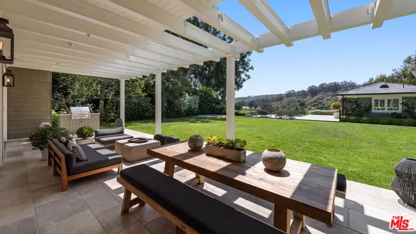 Pacific Palisades, CA 90272,1319 AMALFI DR