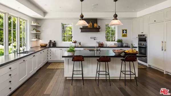 Pacific Palisades, CA 90272,1319 AMALFI DR