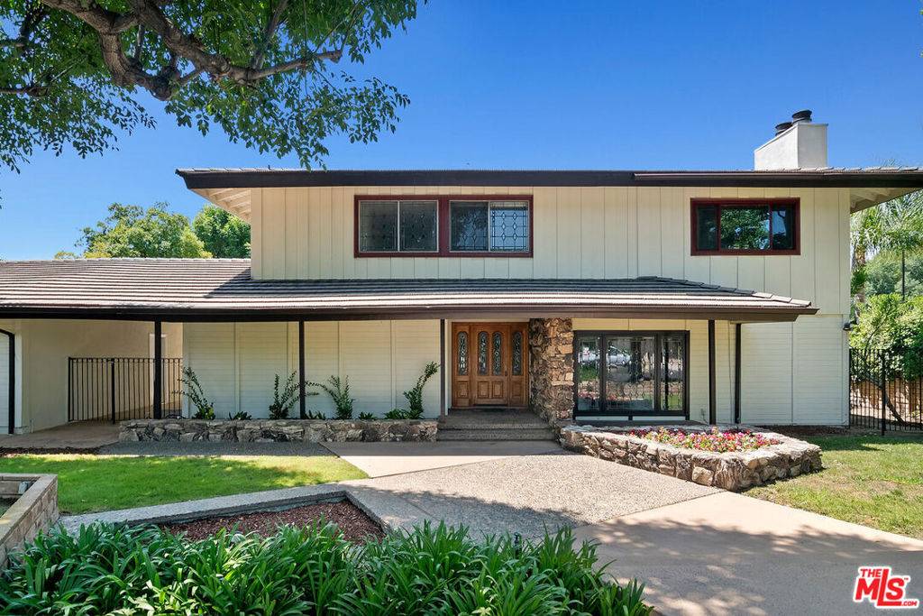 Northridge, CA 91324,19416 Kinzie ST
