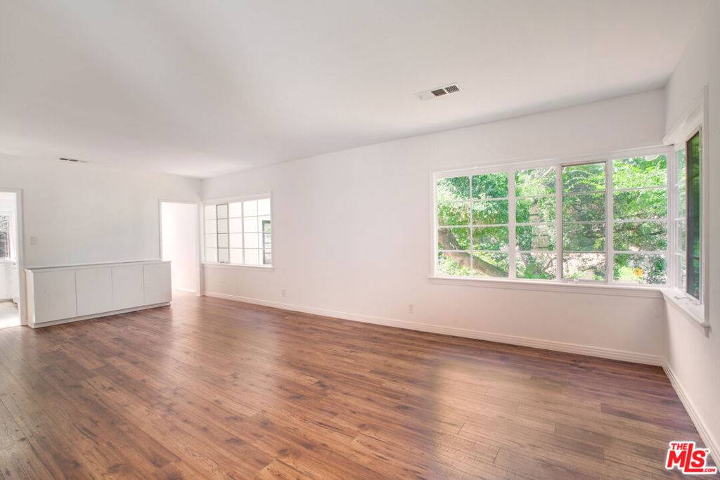 Los Angeles, CA 90077,10321 Chrysanthemum LN
