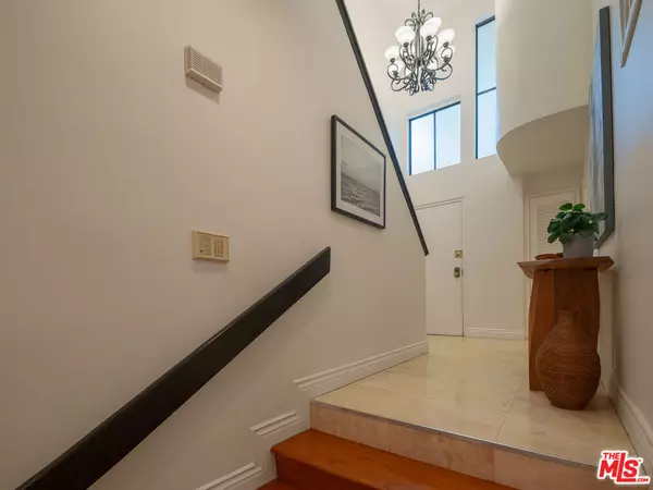 Los Angeles, CA 90049,11636 Montana AVE #107