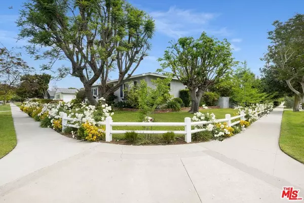Lake Balboa, CA 91406,6432 Petit AVE