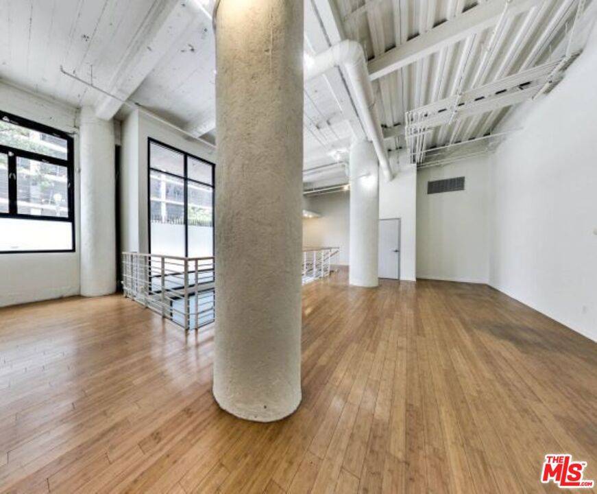 Los Angeles, CA 90015,330 W 11th ST #107