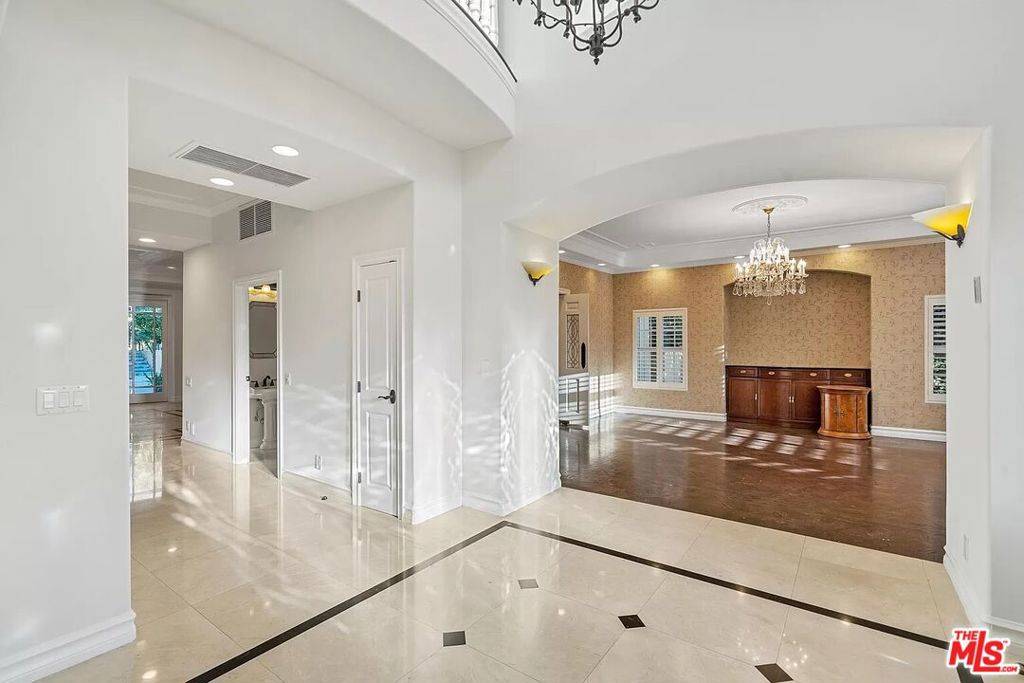Tarzana, CA 91356,5086 Avenida Hacienda