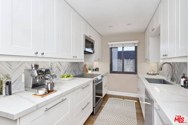 Playa Del Rey, CA 90293,8828 Pershing DR #313