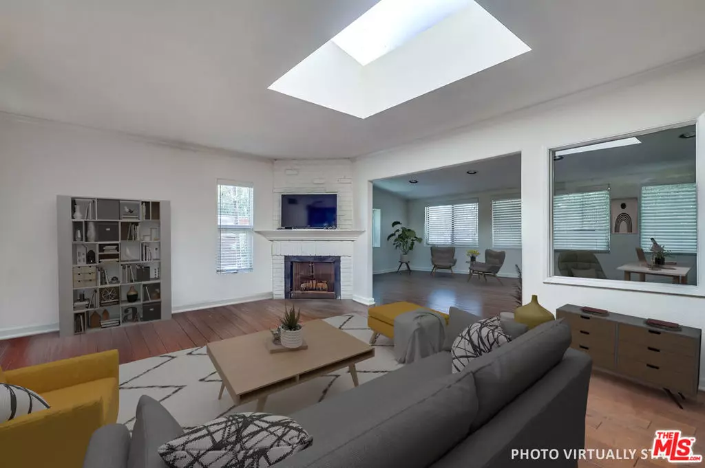 Los Angeles, CA 90049,352 S Barrington AVE #12