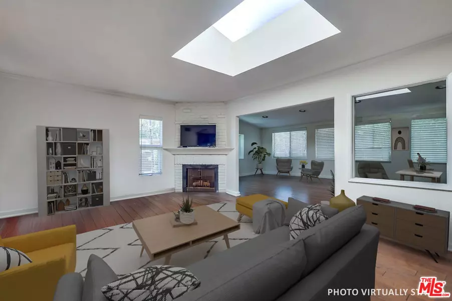 352 S Barrington AVE #12, Los Angeles, CA 90049